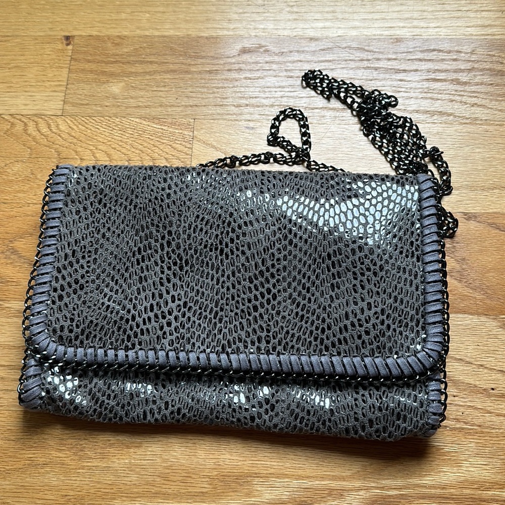 Tarnish chain crossbody